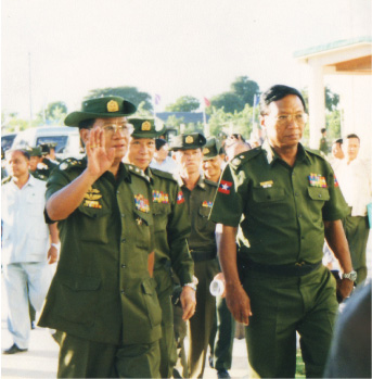 缅甸国家主席丹瑞到工地视察