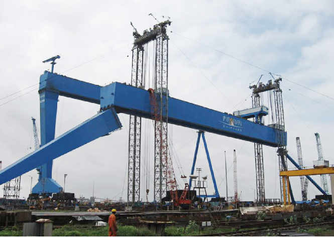印度PIPAVAV船厂600吨×148米造船龙门式起重机安装项目